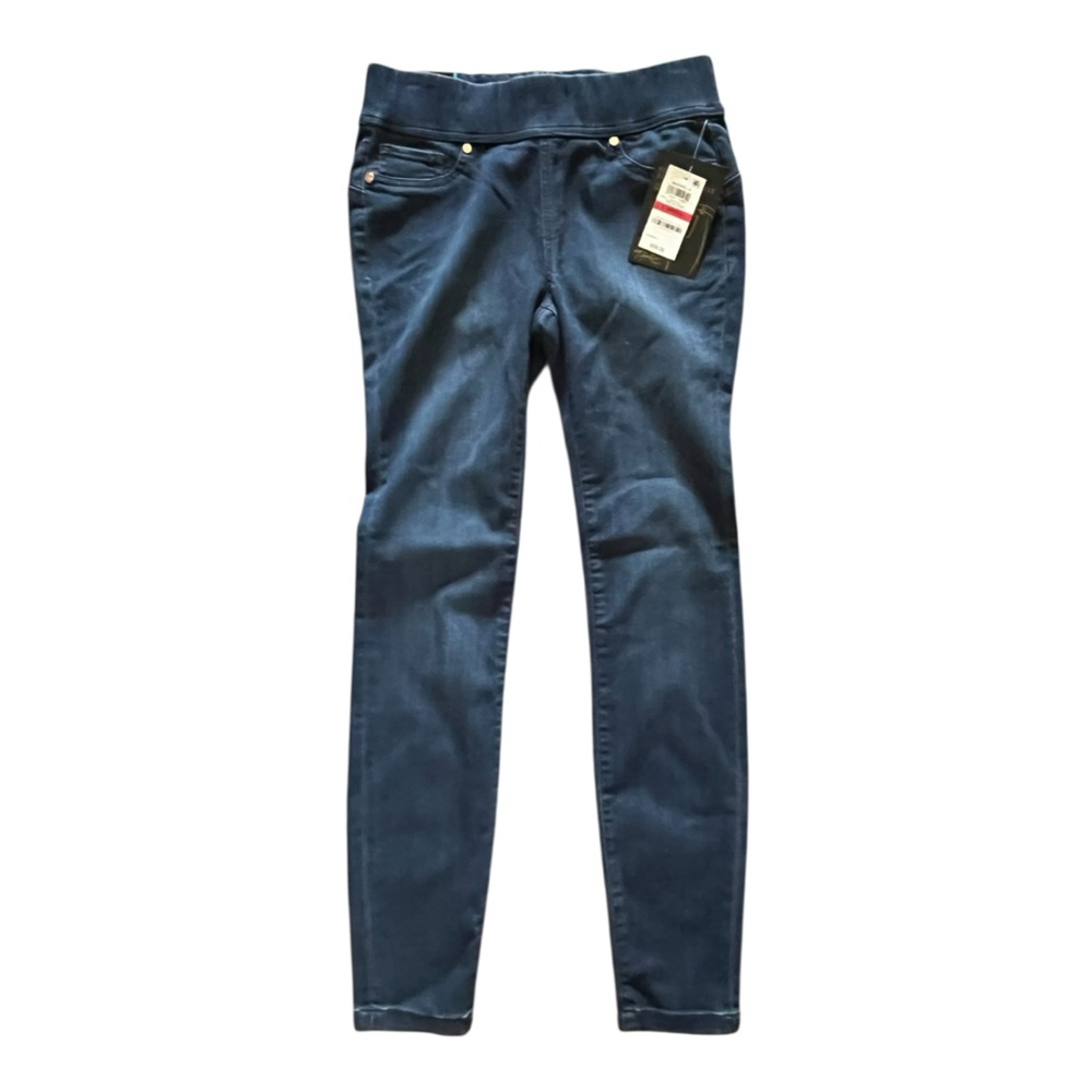 NWT Thalia Sodi pull-on skinny leg denim. Figure flattering fit. Marbella style